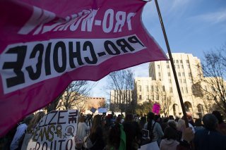 La pilule reste autorisée, mais avec des règles plus strictes qui prévoient notamment la nécessité de prendre des rendez-vous en personne avec les médecins pour en bénéficier (archives).